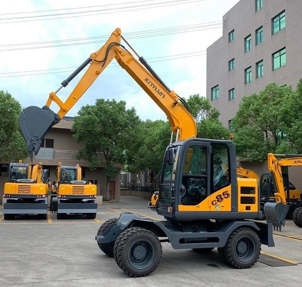 Removal of the threaded connection of excavator