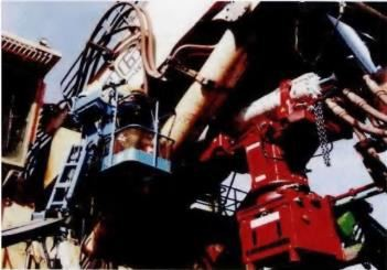 Auxiliary maintenance tools for large excavators -- chassis hydraulic power components, hydraulic cylinder lifting tools