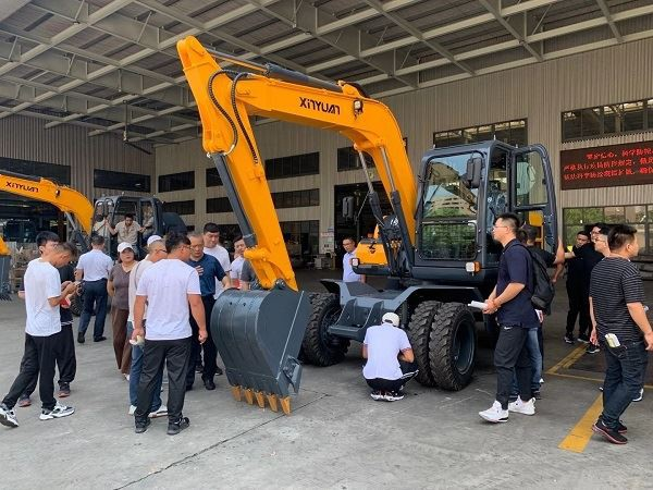 Establishment of overall model of hydraulic excavator