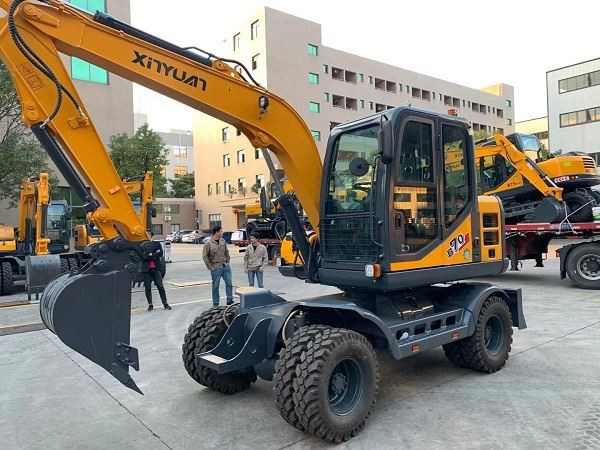Importance of changing engine oil on time for excavator engine