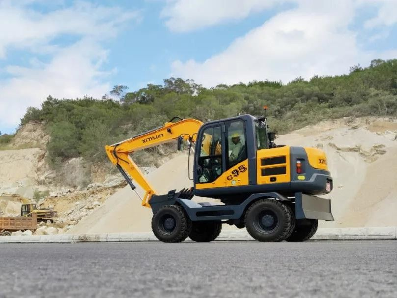 How to deal with the black smoke fault of excavator engine