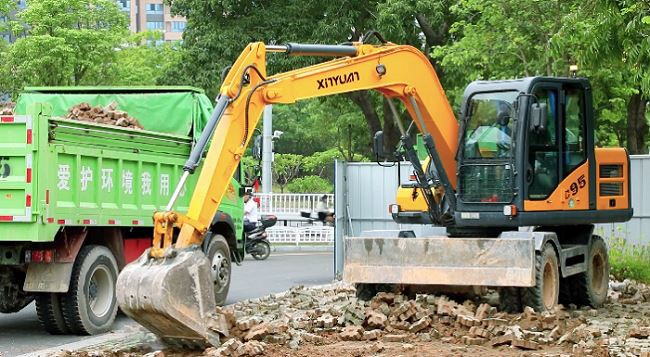 Control principle of excavator regulator