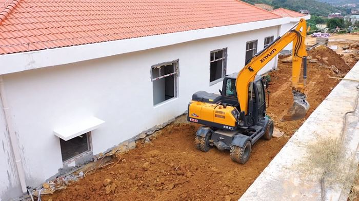 What about the fault of accelerator motor caused by excavator circuit