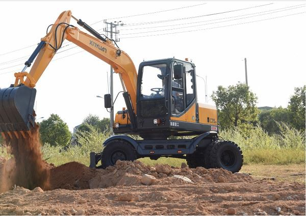 Three main reasons for the short service life of excavator breaking hammer