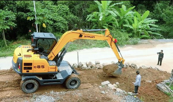 Skills of excavator in road construction