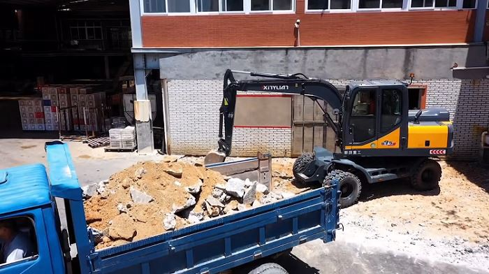 Reasons why excavator oil cannot be mixed