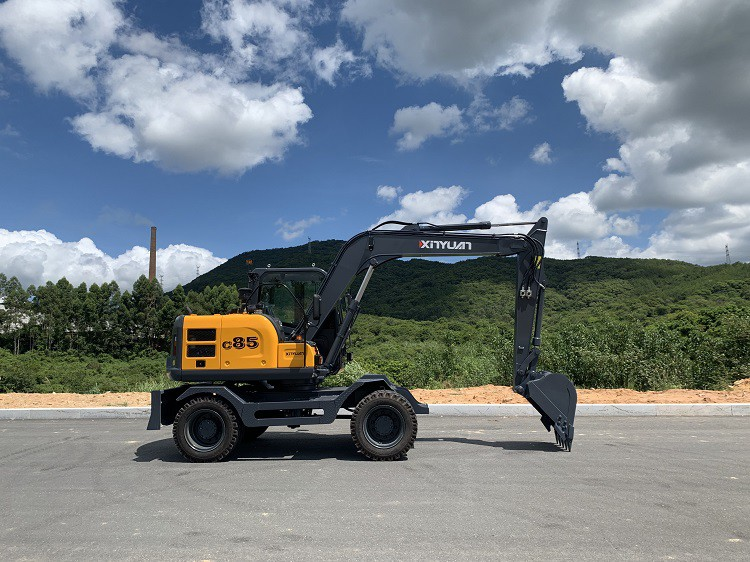 Control skills of excavator