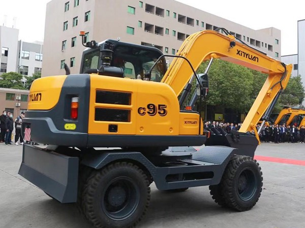 Reasons for sudden fracture of slewing ring of excavator