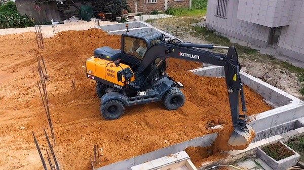 What should be paid attention to when disassembling slewing ring of excavator