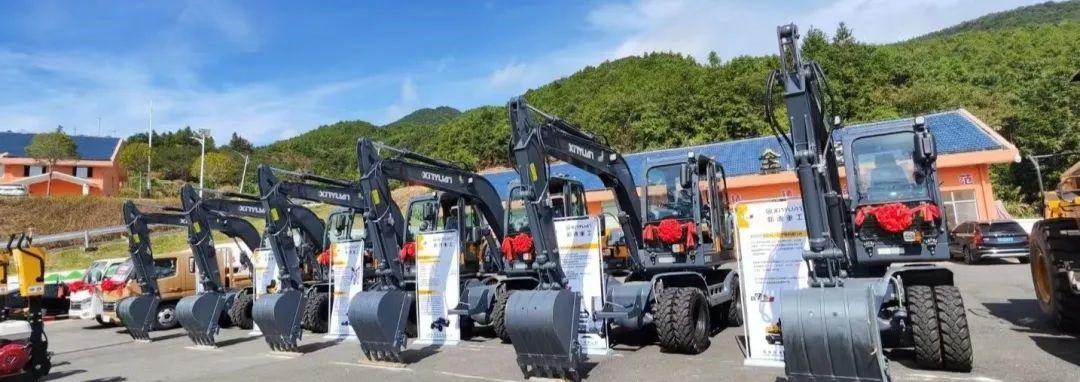 Xinyuan Wheel Excavator Supported The National Road Maintenance