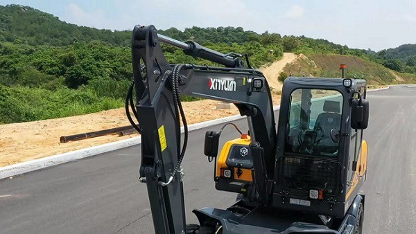 Importance of daily maintenance of diesel filter and air filter element of excavator